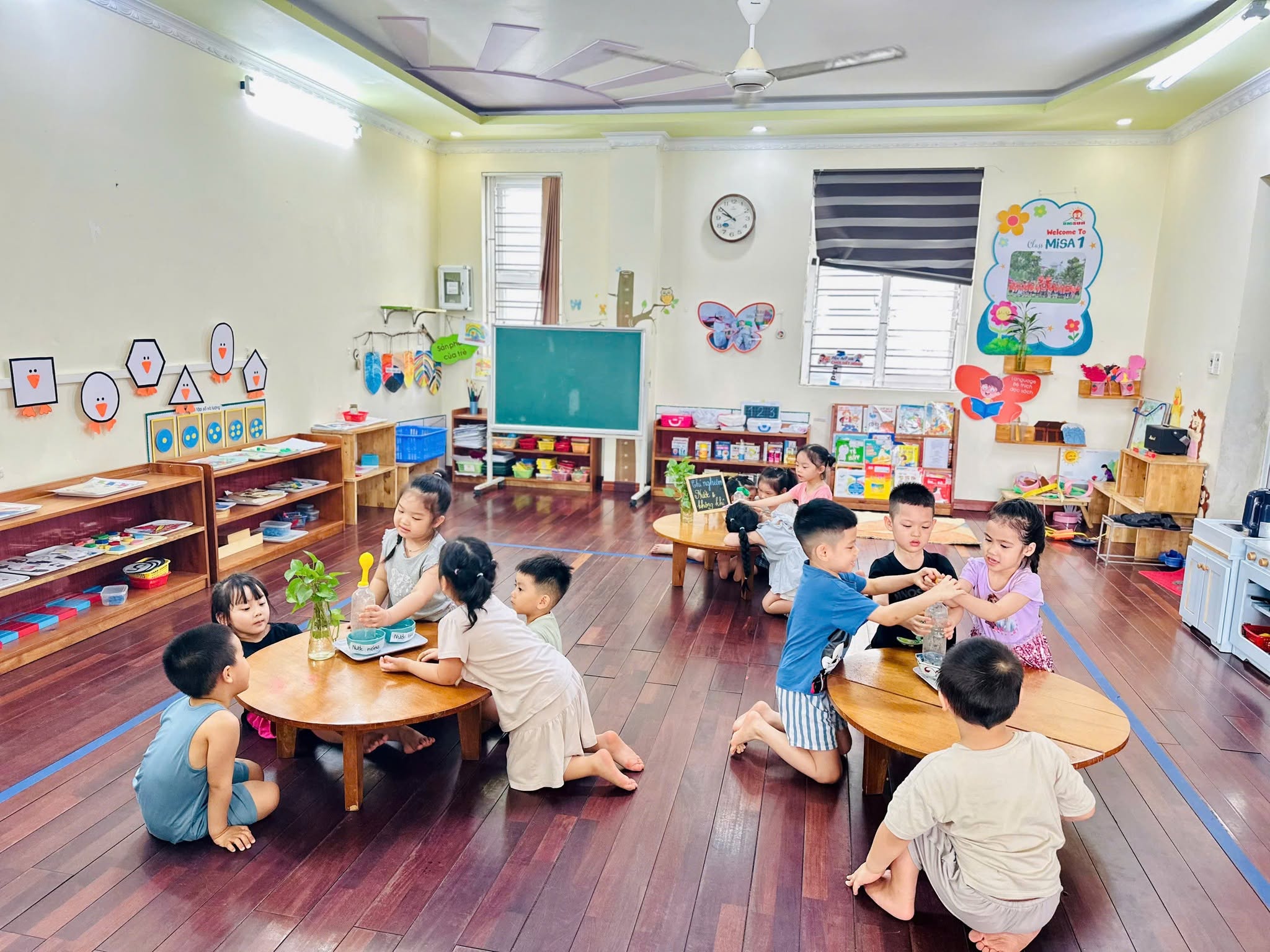 Niềm vui của các bé sau thí nghiệm